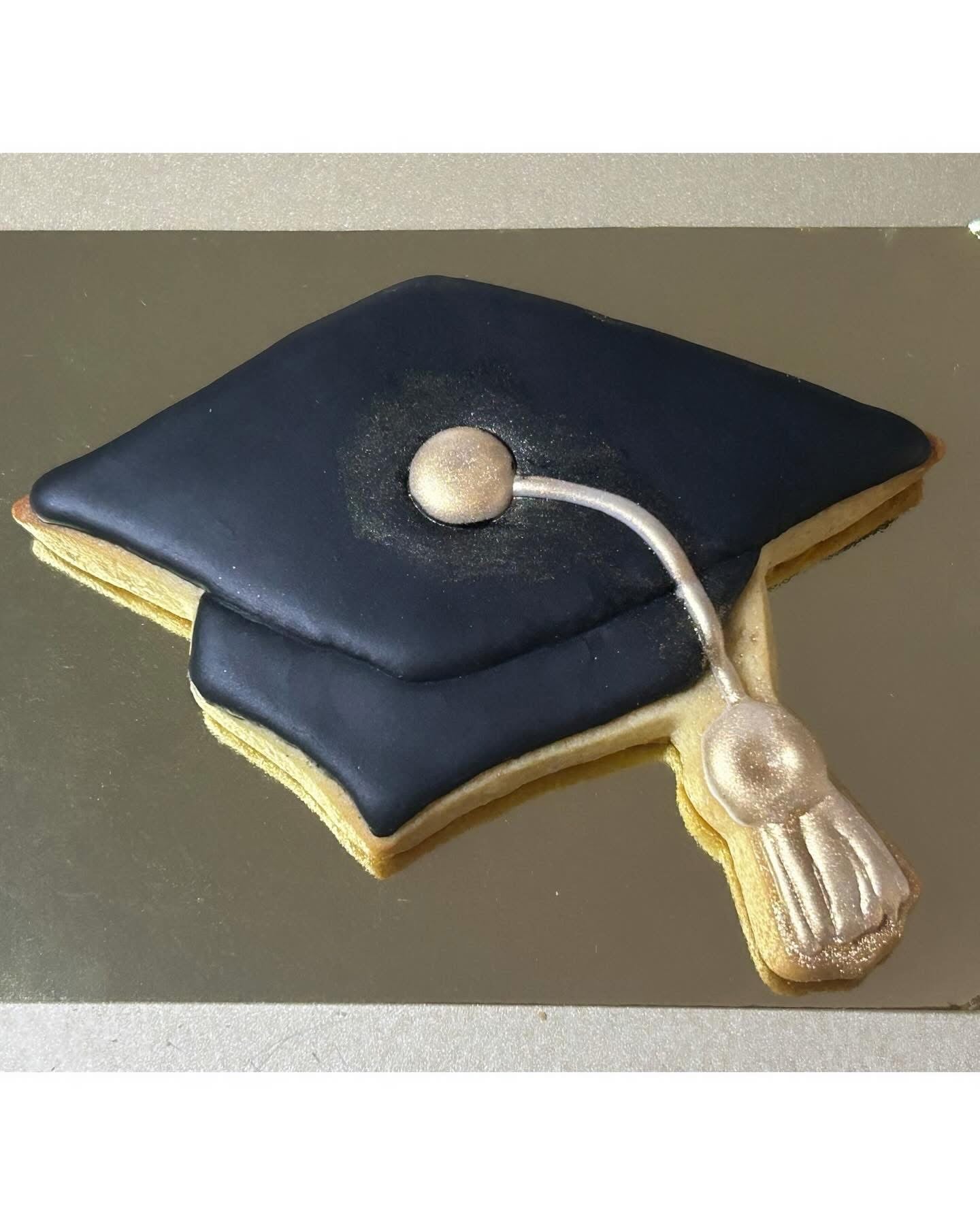 12 Grad Cookies